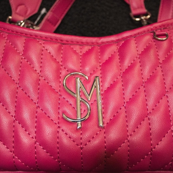 Steve Madden Quilted Furchia Hot Pink Faux Leather Crossbody Handbag NWOT - Picture 3 of 5